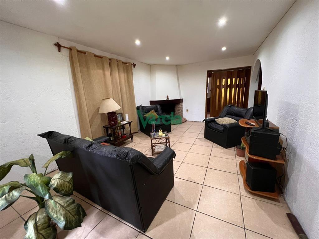 Una casa y dos aptos en venta en Salinas ideal