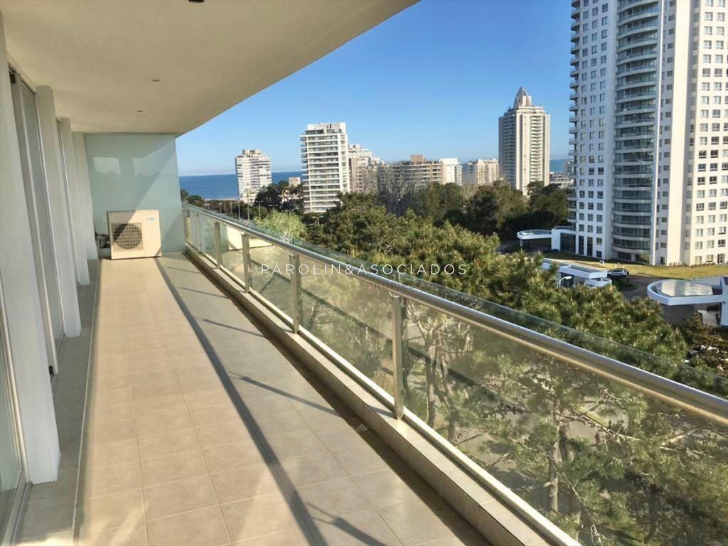 Apartamento en venta de 3 dormitorios en Be Punta