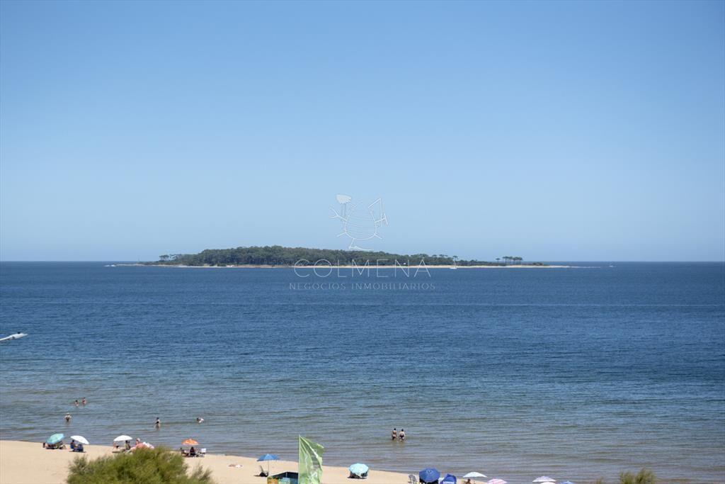 Vende hermoso Penthouse en Playa Mansa con azotea