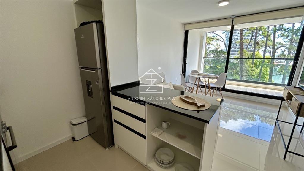 Apartamento de un dormitorio con terraza en venta a 2 cuadr