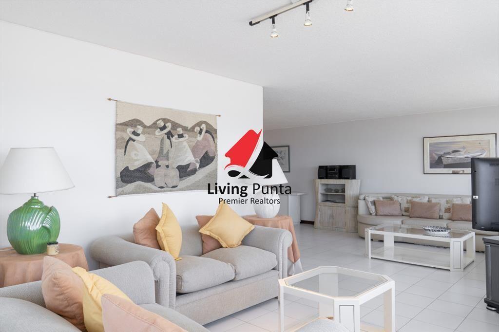 Venta de apartamento de 3 dormitorios y dep. de