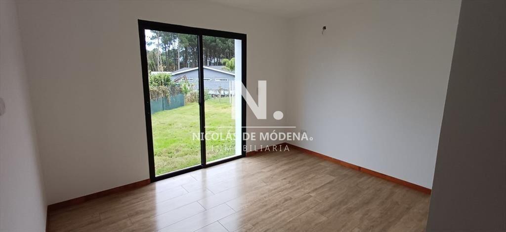 Casa de 3 dormitorios en Parque Burnett a la a