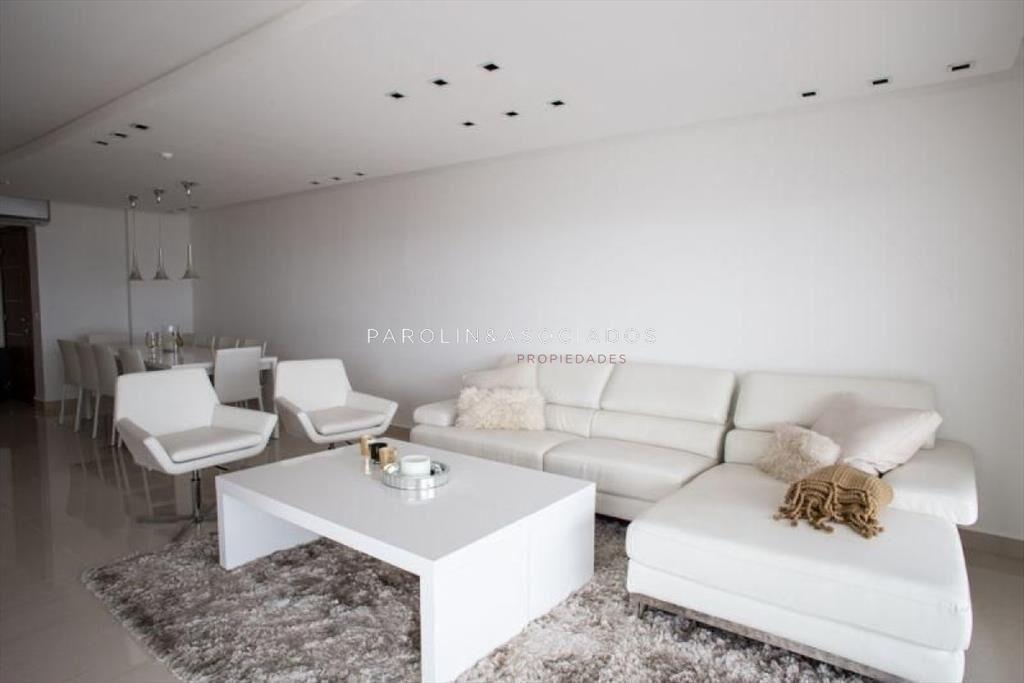 Apartamento en venta de 3 dormitorios en Miami