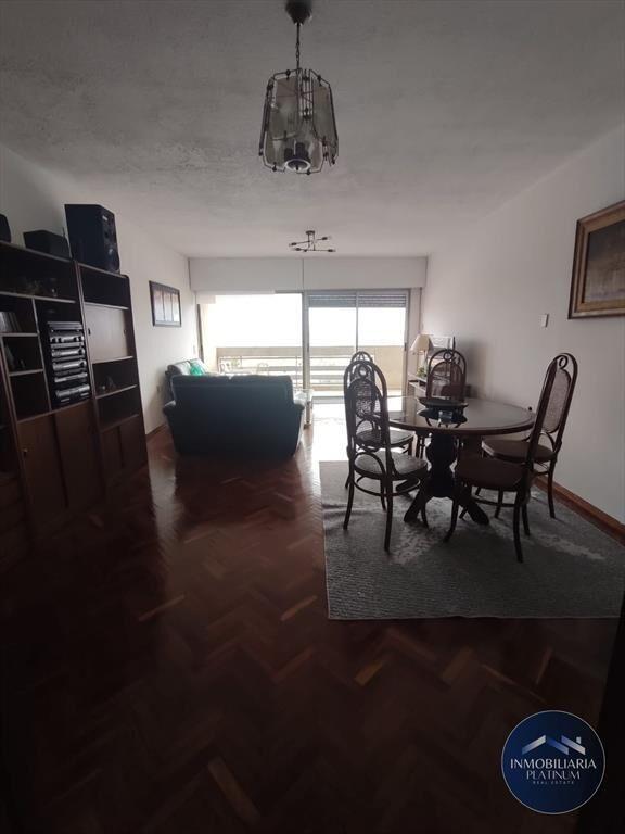 Venta de apartamento de 4 dormitorios y 2 baños en Unión