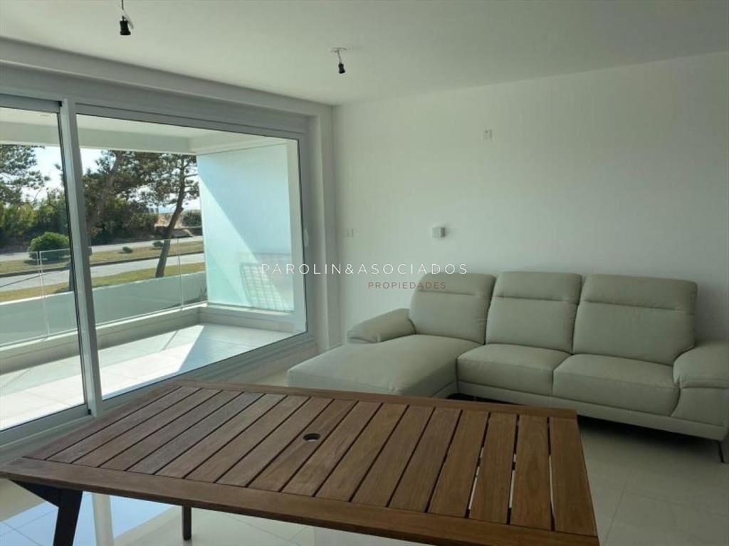 Apartamento en venta de 3 dormitorios en edificio