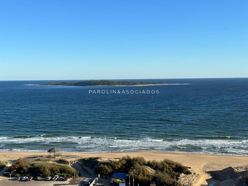Apartamento de 4 suites en Edificio Le Jardin,