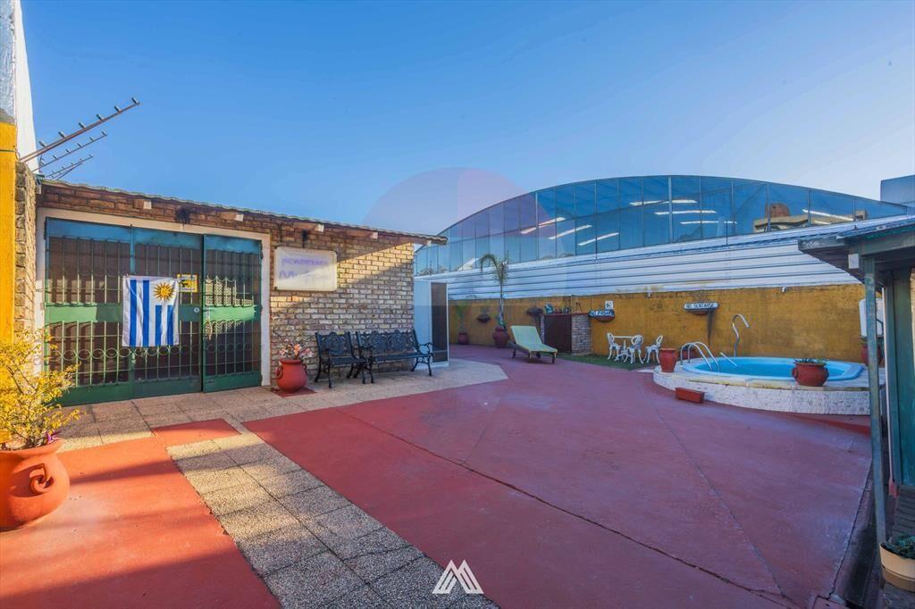Venta 2 casas en Maroñas con cochera y gran salón