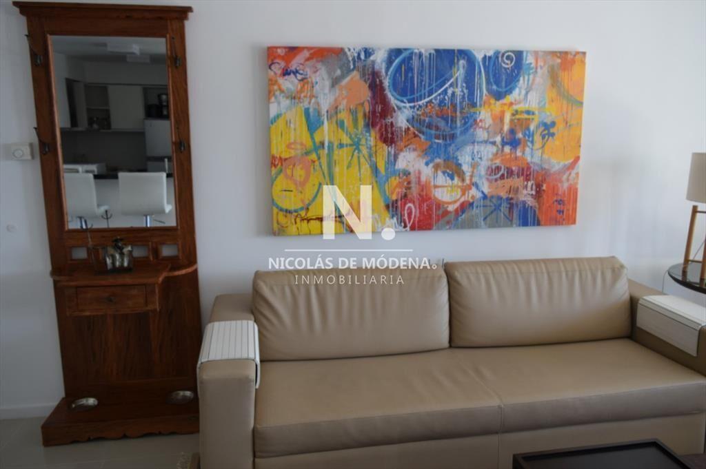 Vende apartamento de 2 dormitorios y medio, Punta