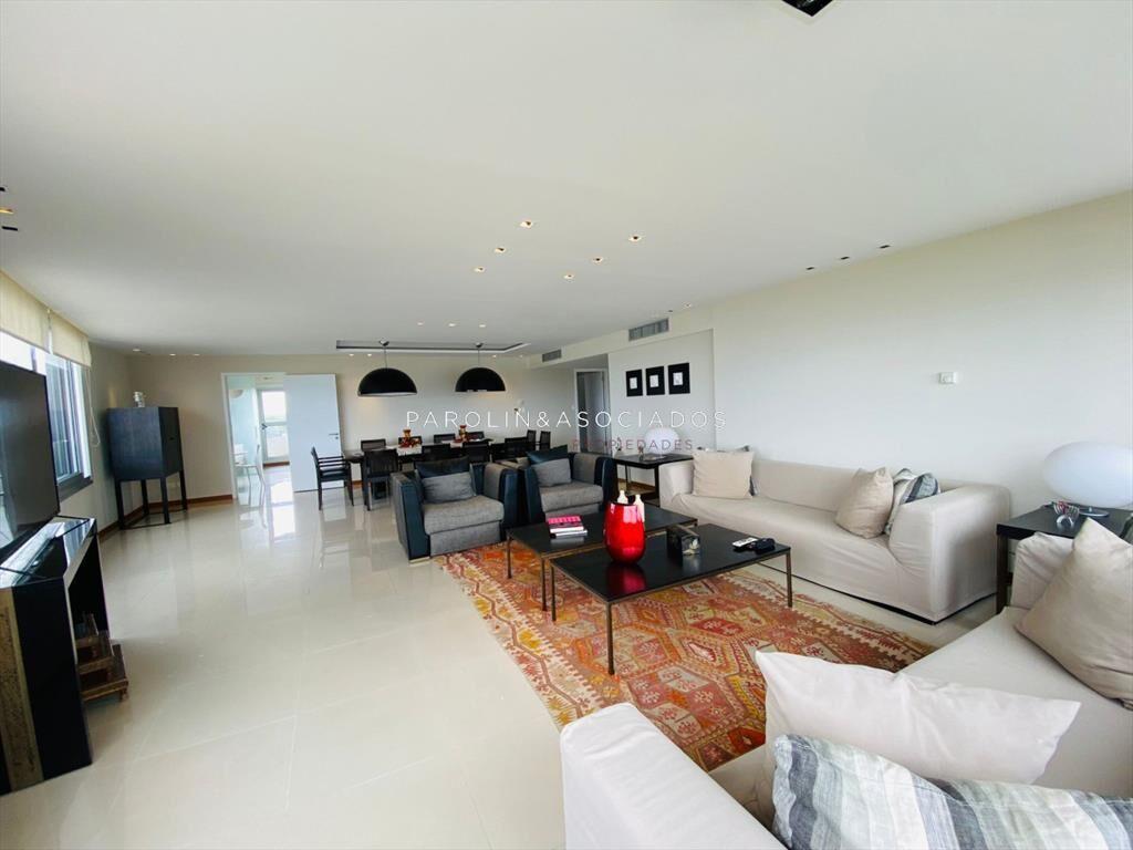 Apartamento en venta de 3 dormitorios en Tiburón
