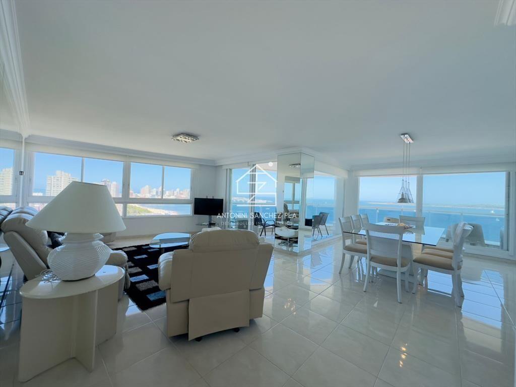 Apto en venta, excelente vista a la playa mansa,