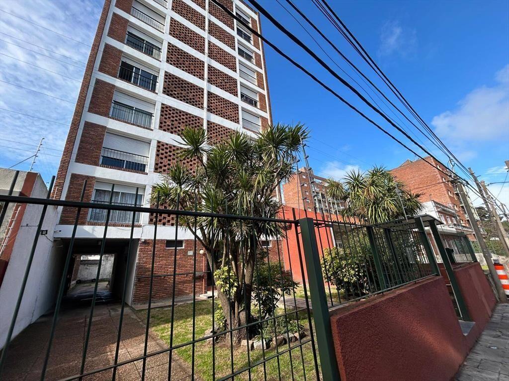 Venta de Apartamento con 3 dormitorios en Buceo con saldo AN
