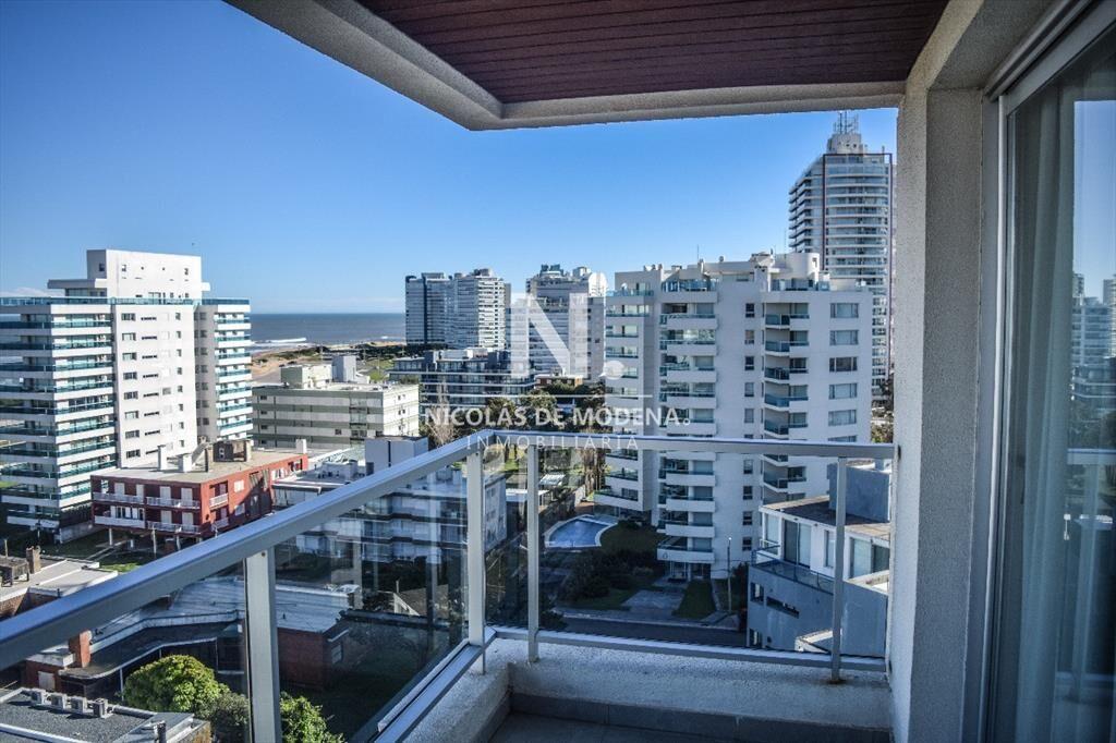 Vende apartamento de 2 dormitorios, con vista al