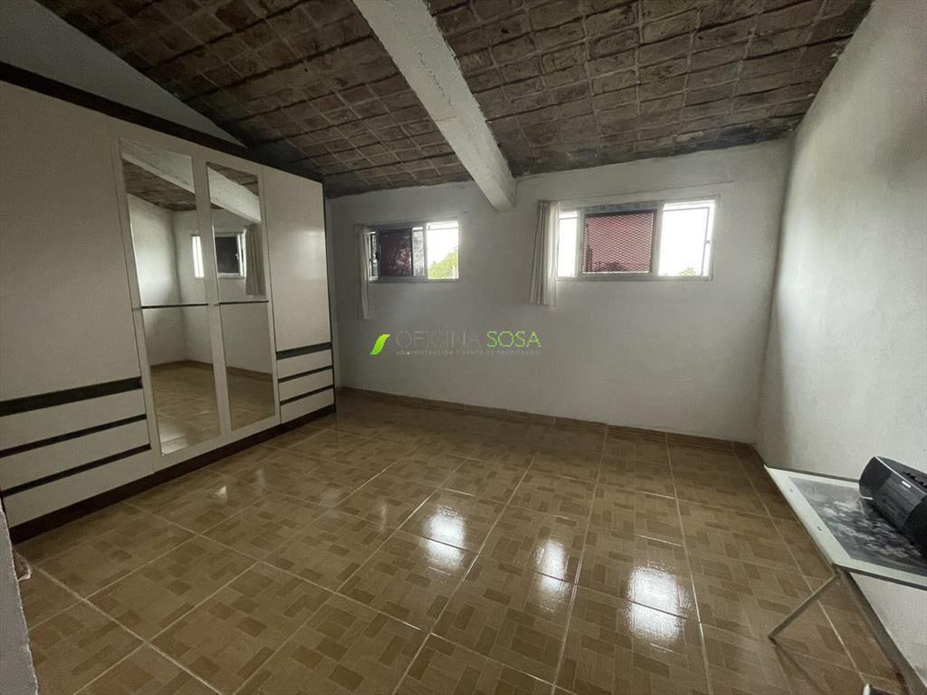 CASA EN COOPEERATIVA CON ENTRADA LATERAL DE VEHICULOS