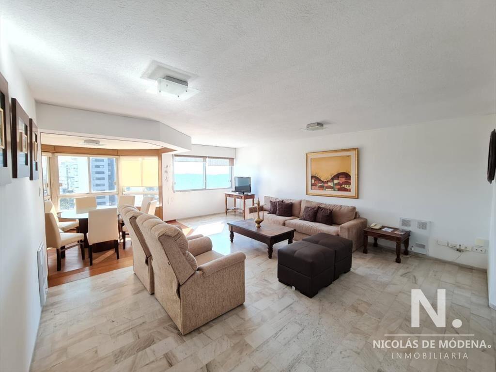 Apartamento de 3 dors con excelente vista y cerca de los ce