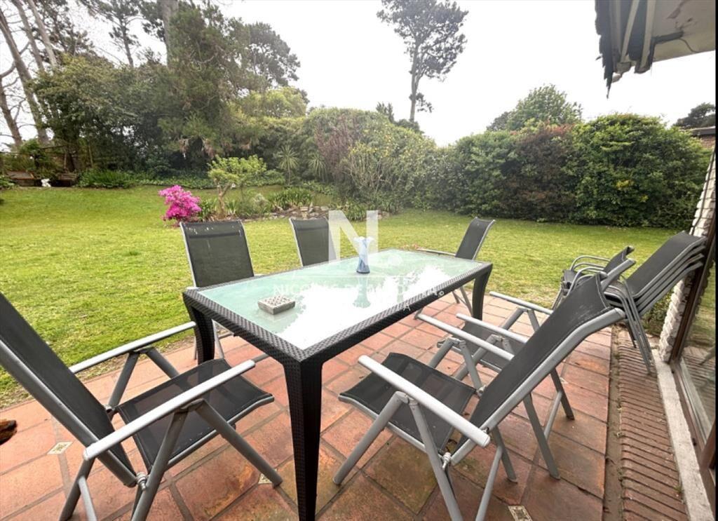 Vende casa en  Cantegril en Punta del Este de 3