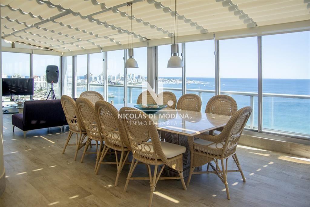 Hermoso Penthouse en venta, en primera linea.