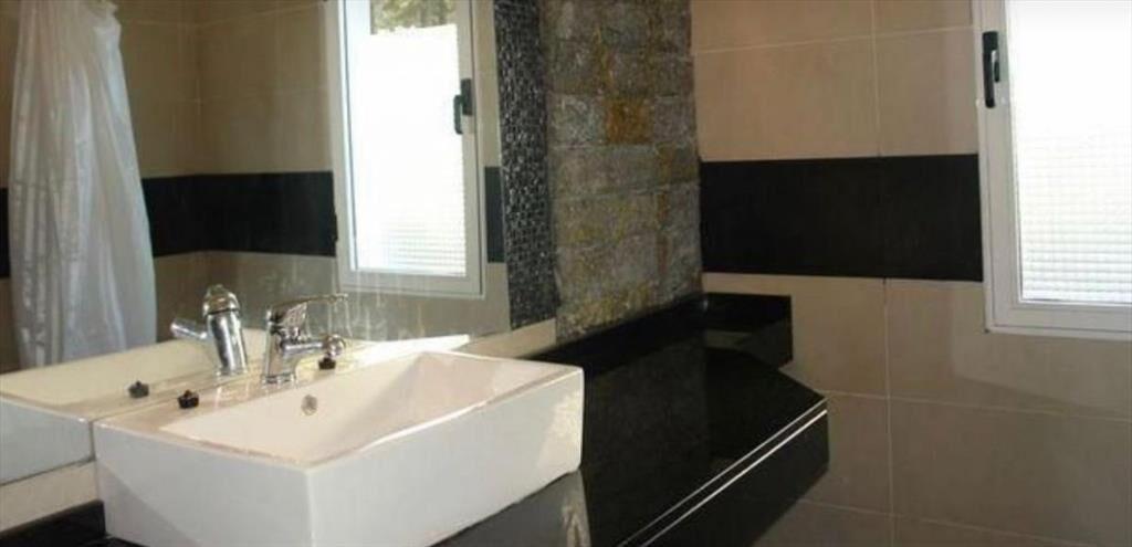 CASA EN VENTA DE 6 DORMITORIOS EN LA BARRA