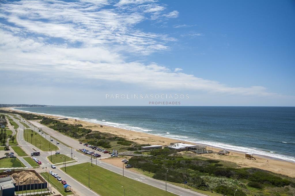 Espectacular apartamento en venta frente a playa Brava - Ti