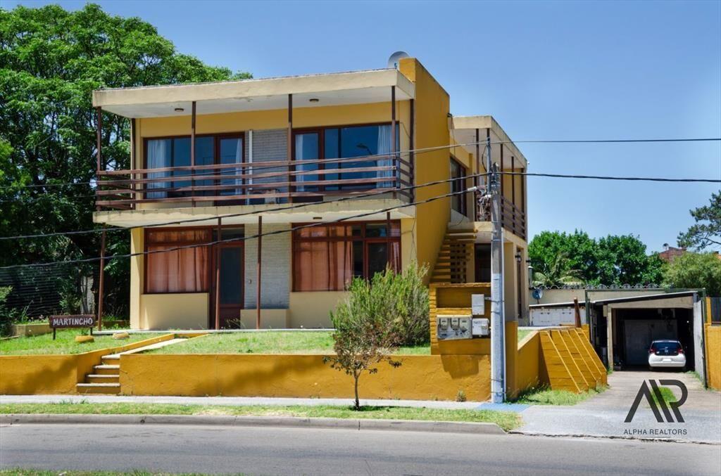 Casa en venta c/ cochera en Playa Mansa