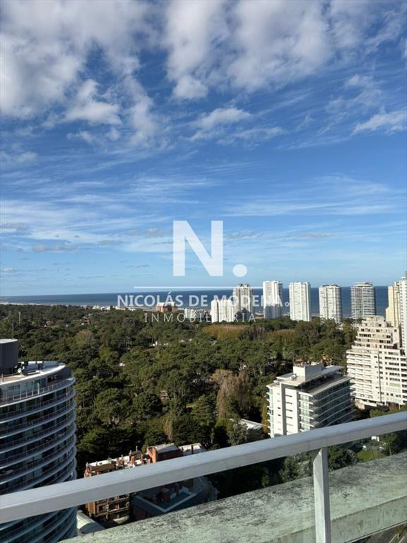 Apartamento de 3 dormitorios con excelentes y