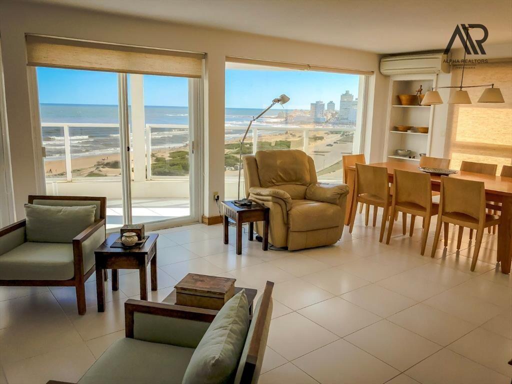 Apartamento en venta c/ cochera en Playa Brava
