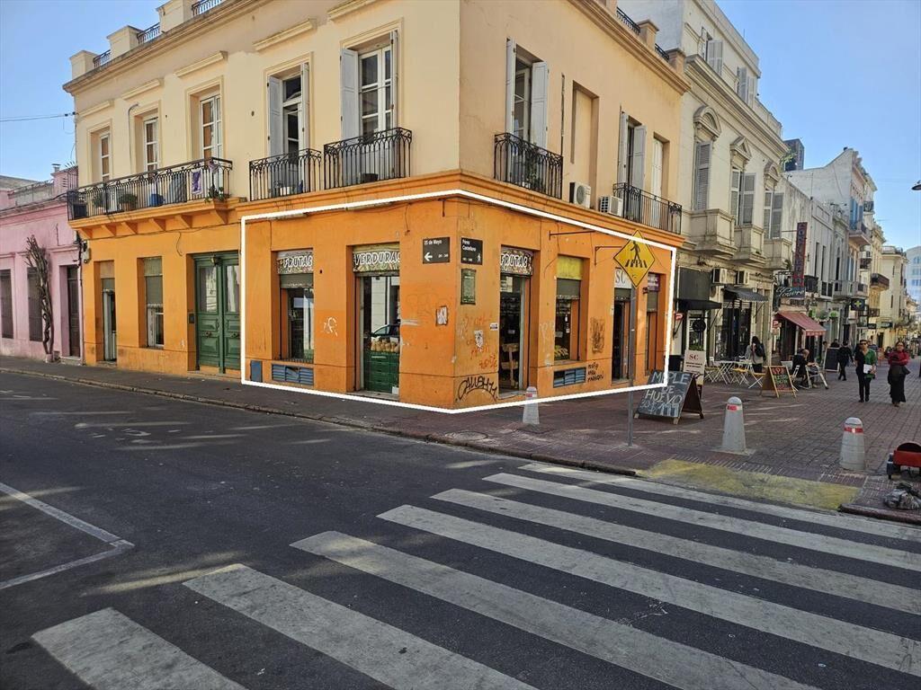 Perez Castellano y 25 de Mayo Excelente punto comercial en