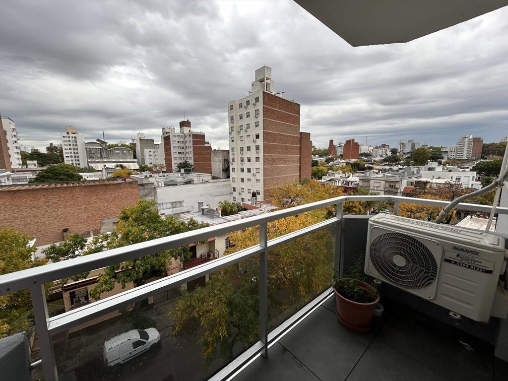 Venta Apartamento Tres Dormitorios y Garaje en Pocitos