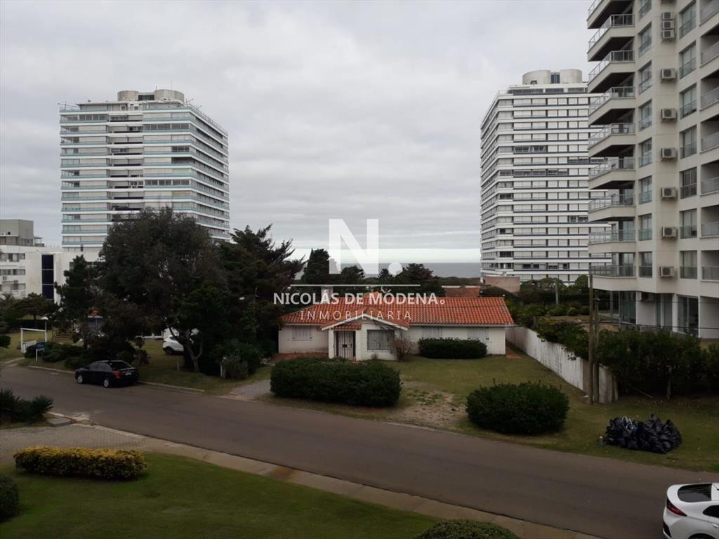 apartamento a metros de playa brava