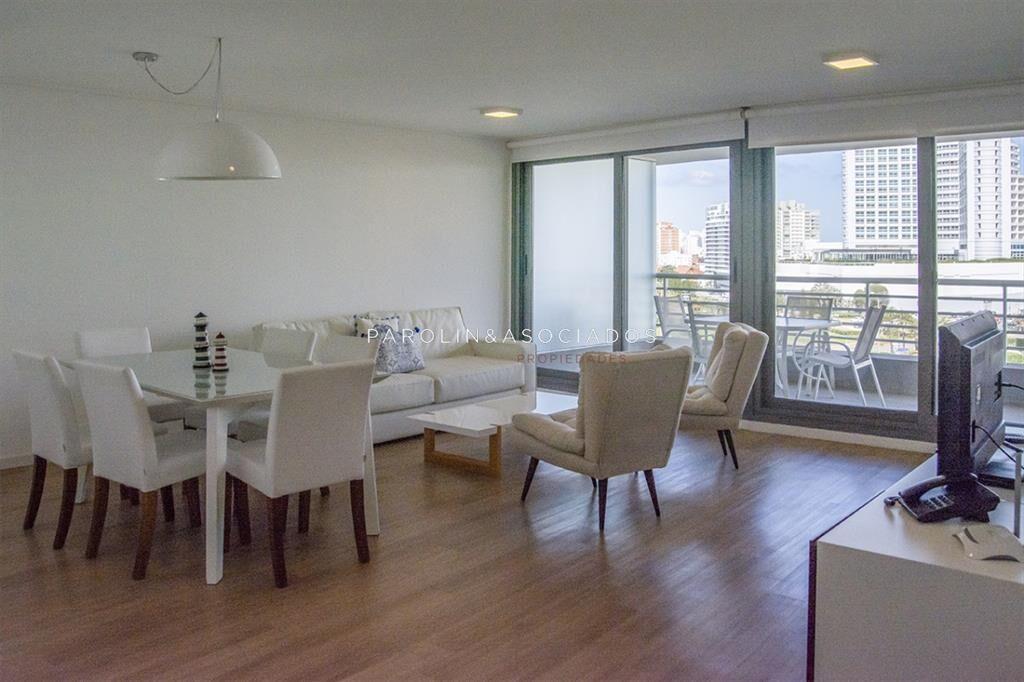 Hermoso apartamento en venta en Alexander Boulevard, Punta