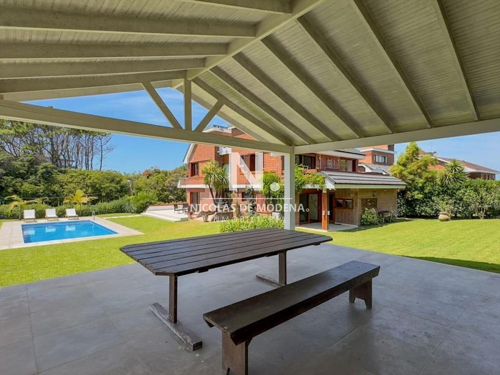 En venta casa de 4 dormitorios, impecable en San