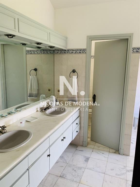 Casa en venta en zona residencial.