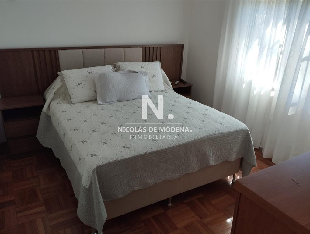 En venta casa en Solanas, de 4 dormitorios con y