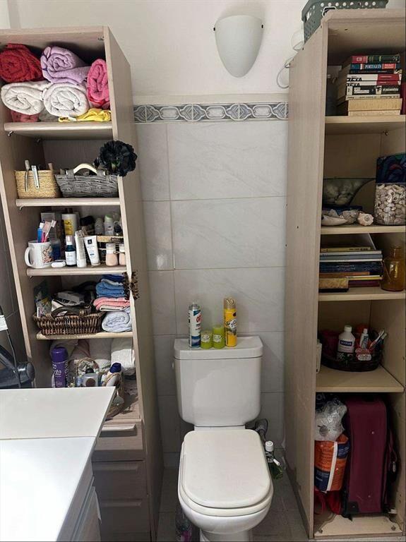Muy buen apartamento de tres dorm y servicio completo en C