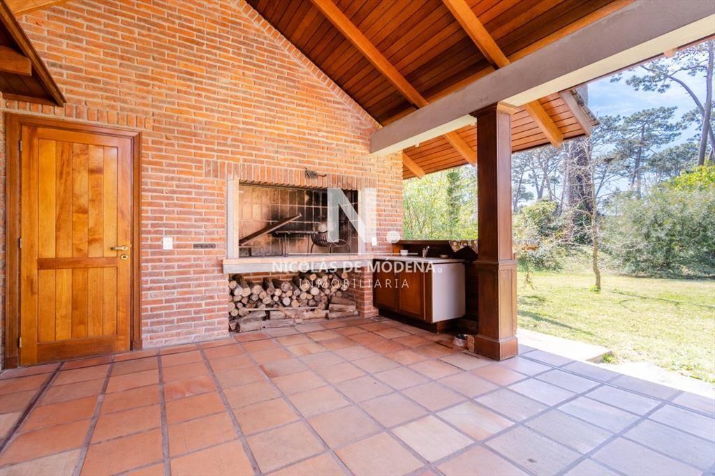 Excelente Casa de Cinco dormitorios en venta en