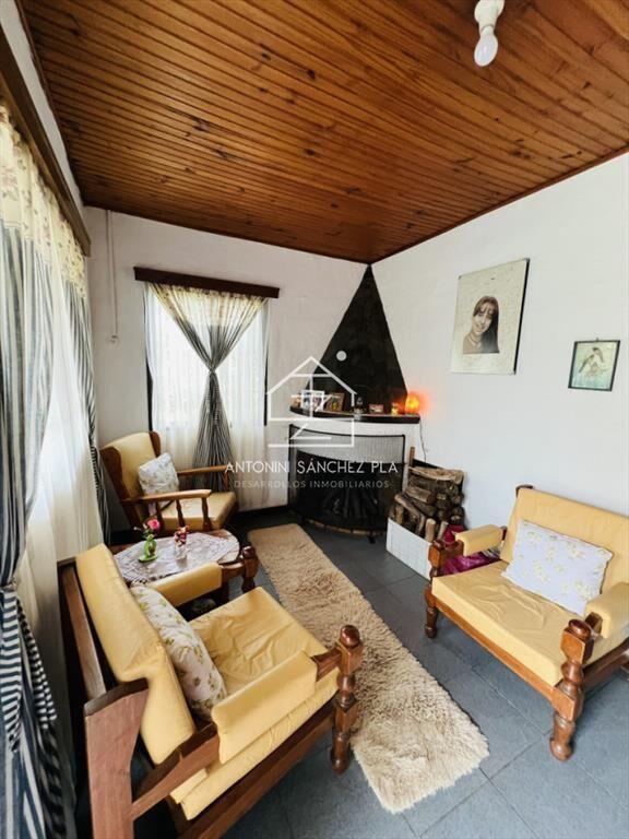 Casa en Venta a media cuadra Boulevard Artigas -