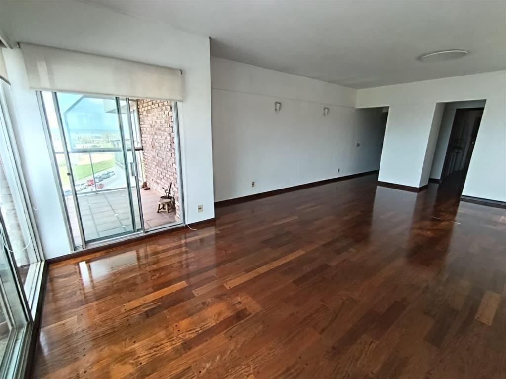 Pent House, Puerto del Buceo, 137 m2   terraza con parrille