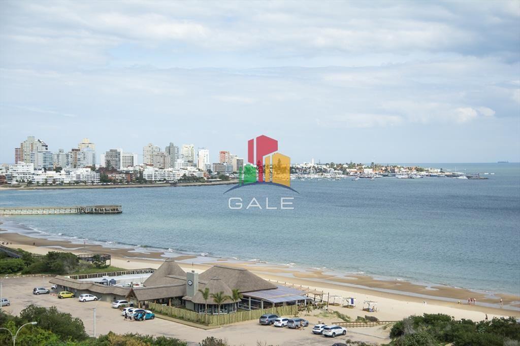 Departamento con amplios ambientes, en el