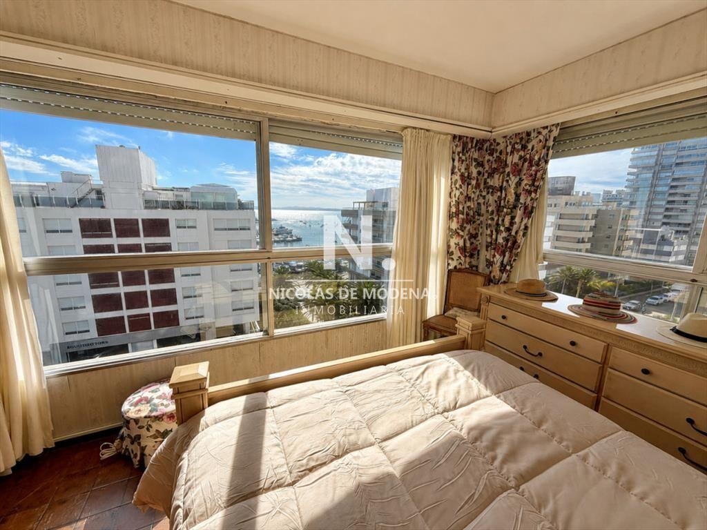 Alquila Apartamento en Península - Punta del Este de 3 dor