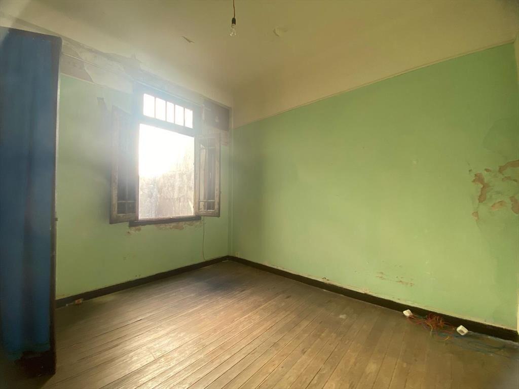 Venta en el Centro de local más dos apartamentos en padrón