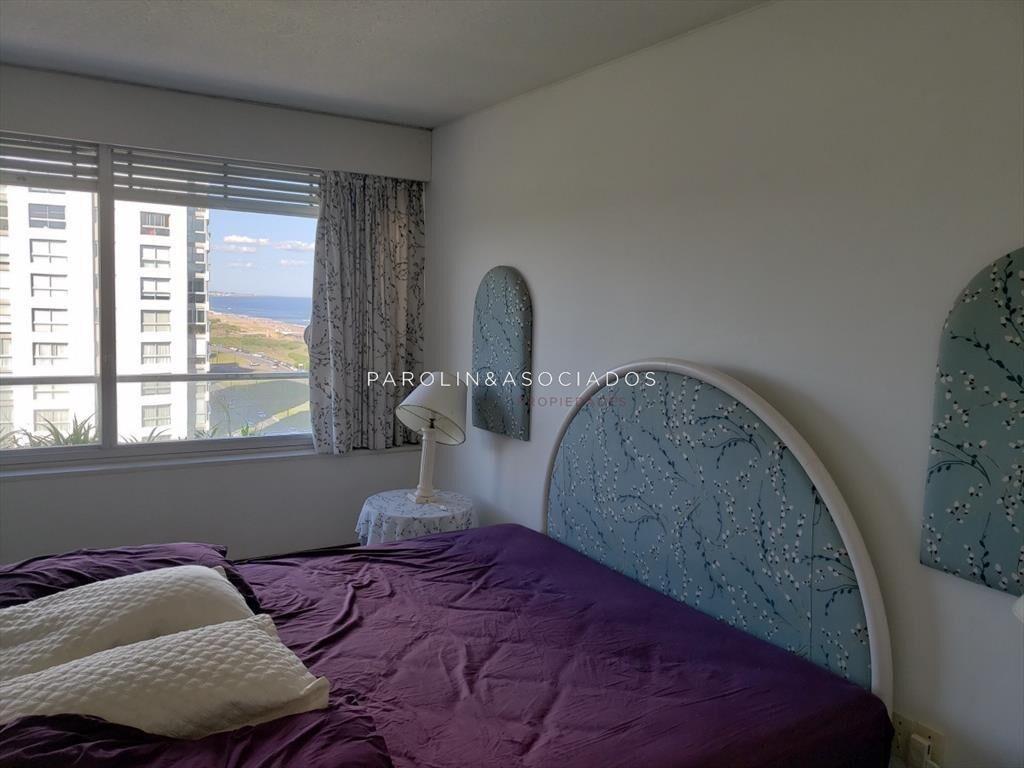 Apartamento de 3 dormitorios en Torre Tiburón, Punta del E