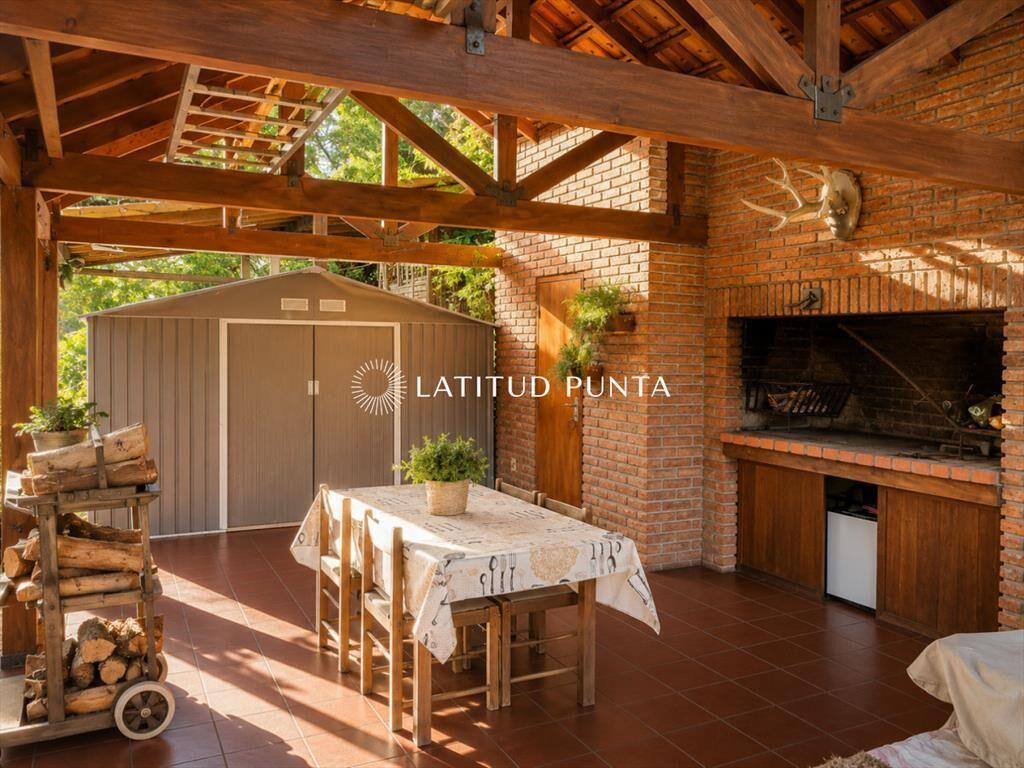 Casa 4 dormitorios. playa Mansa