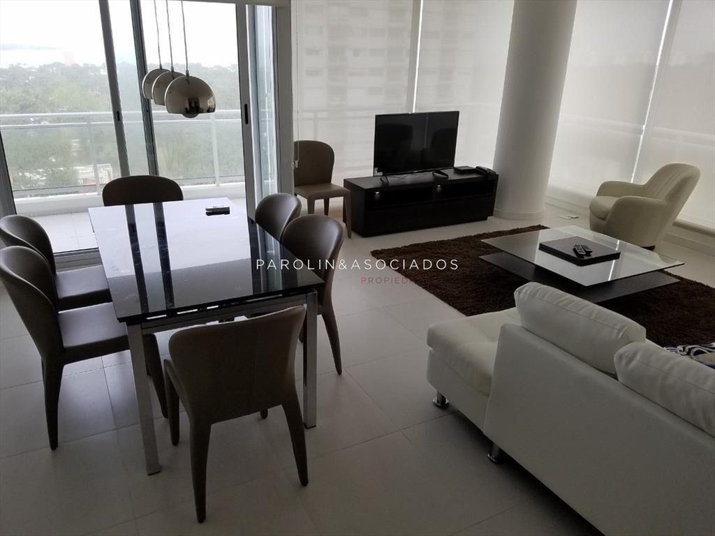 Apartamento en venta en piso alto en edificio del