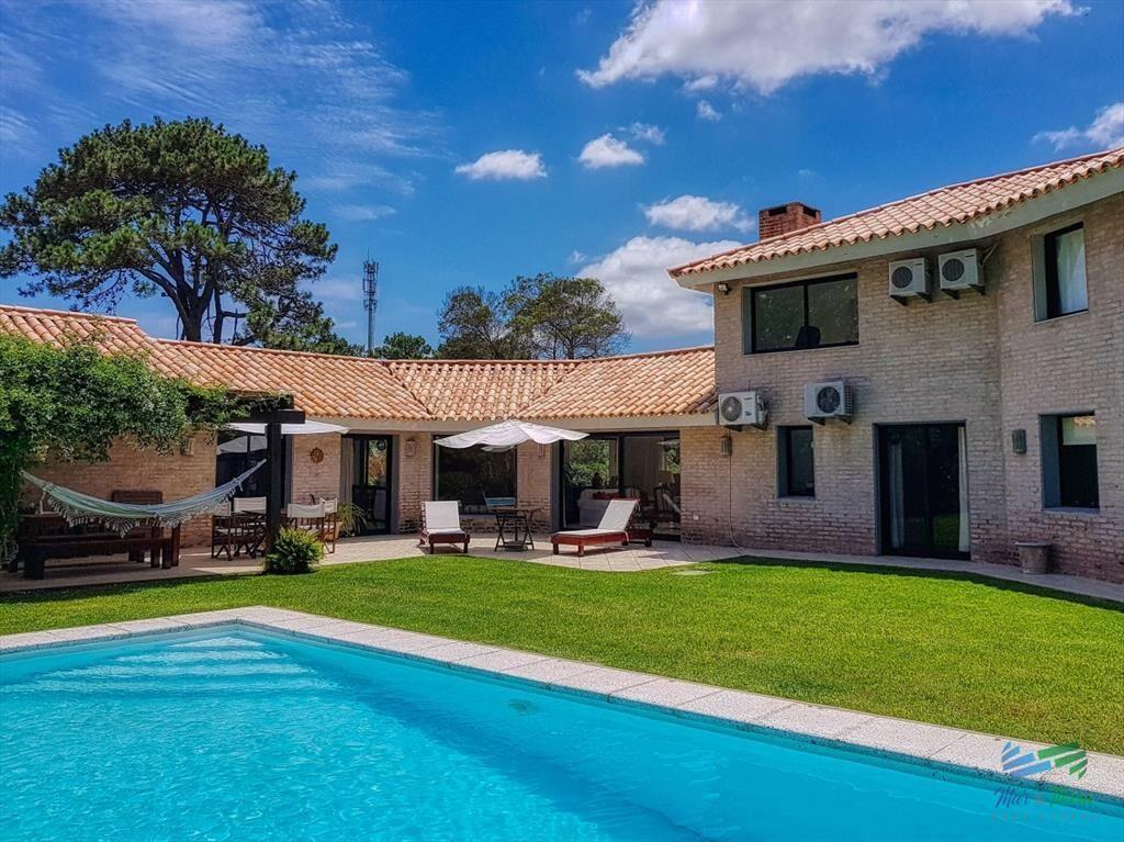 Se alquila casa 5 dormitorios, con piscina en Rincon del In