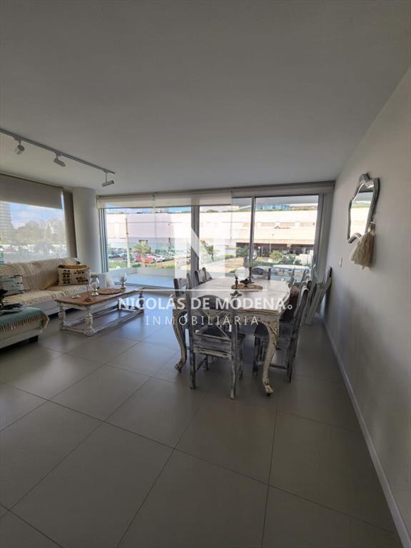 Departamento de 2 dormitorios en venta a metros