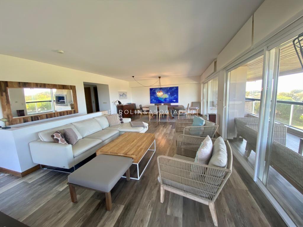 Hermoso apartamento en playa brava en primera al