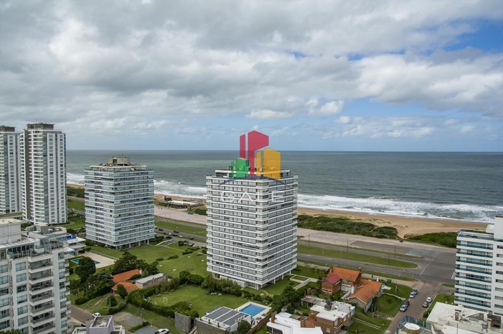 Vende apartamento de 3 dormitorios en Wind Tower,