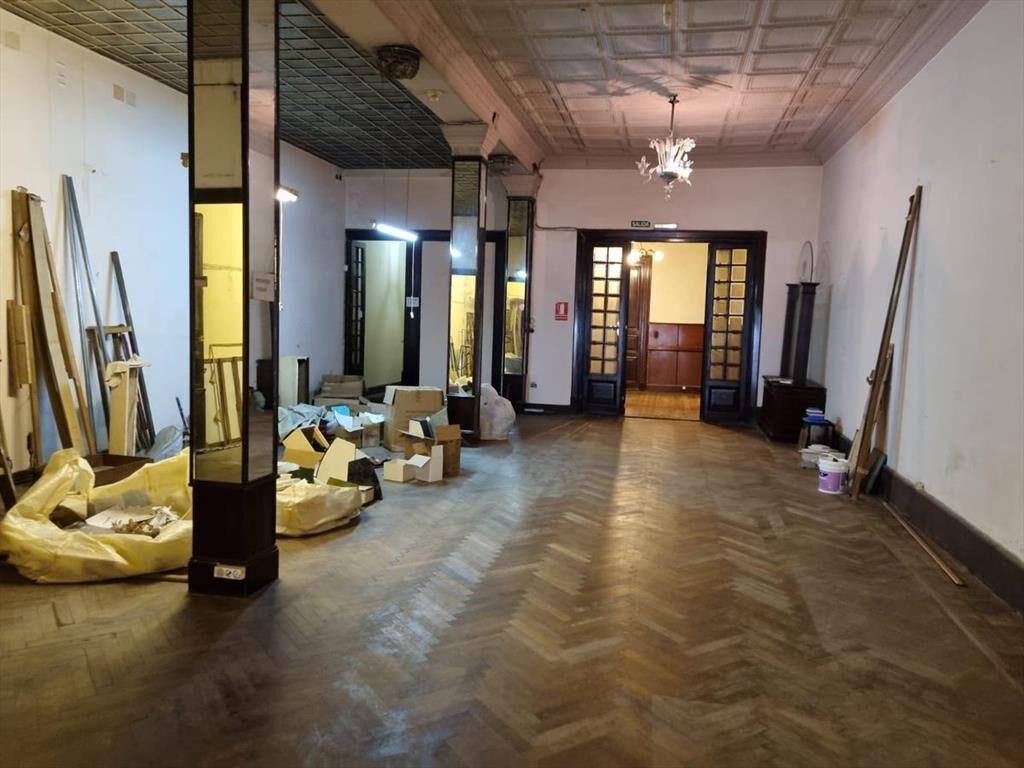 local - Peatonal Sarandi y Bartolome Mitre , 8 mts de frent