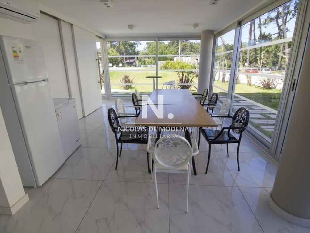 Departamento En Venta De 2 Dormitorios En Punta