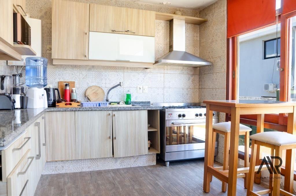 Casa en venta c/ cochera en Playa Mansa