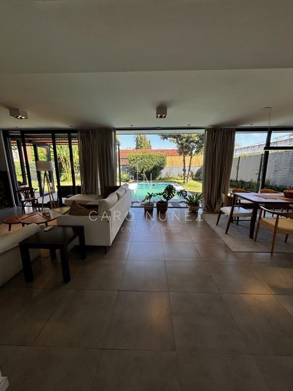 Venta casa moderna 4 dormitorios Carrasco Sur
